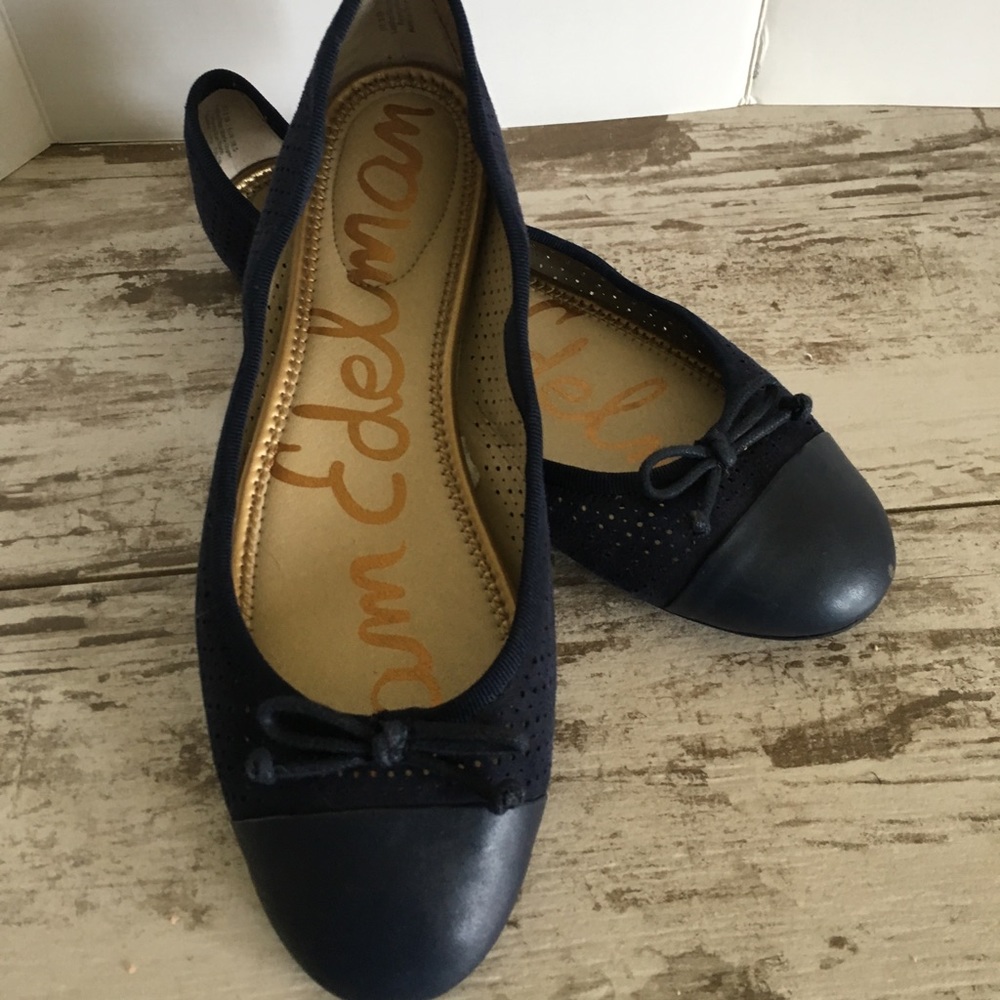 Perfect Navy flats for all occasions
